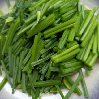海米炒韭苔的做法步骤：2