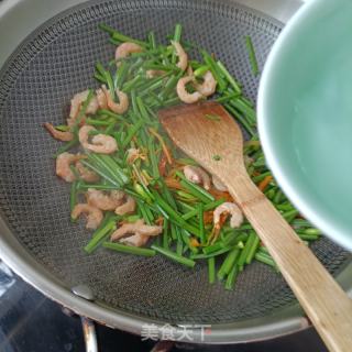 海米炒韭苔的做法步骤：10