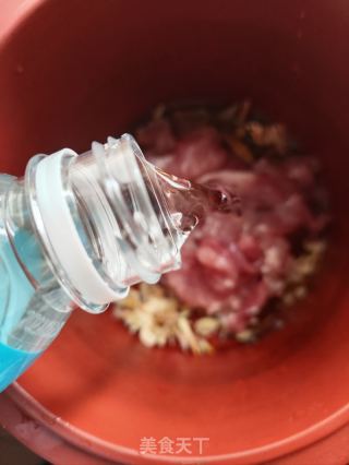 西洋参石斛虫草花炖隔山肉的做法步骤：5