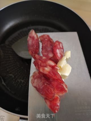 鲜虾腊肠炒灯笼椒的做法步骤：5