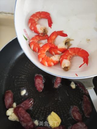 鲜虾腊肠炒灯笼椒的做法步骤：6