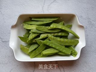 蒜蓉清炒荷兰豆的做法步骤：1