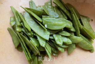 蒜蓉清炒荷兰豆的做法步骤：2