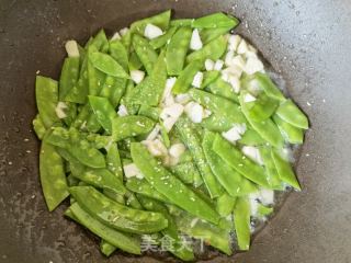 蒜蓉清炒荷兰豆的做法步骤：7