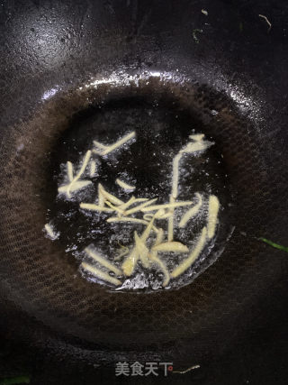 超级简单的姜丝炒小白菜的做法步骤：1