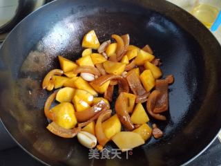 肉皮南瓜烧土豆的做法步骤：5