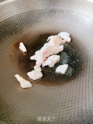鹿角菇炒肉的做法步骤：3