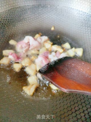 鹿角菇炒肉的做法步骤：4