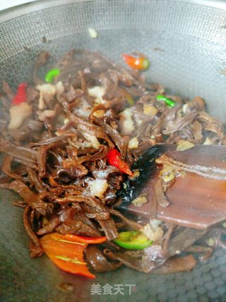鹿角菇炒肉的做法步骤：10