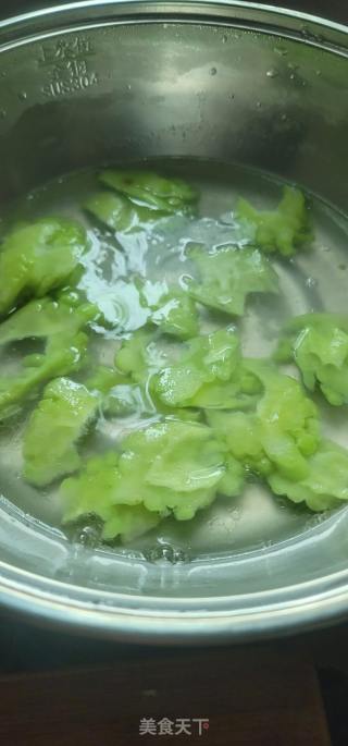 鱿鱼拌苦瓜的做法步骤：7