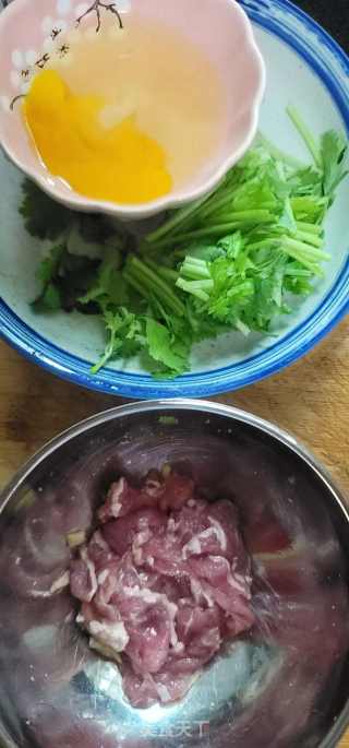 瘦肉鸡蛋香菜汤的做法步骤：3