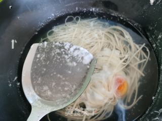 鸡蛋肉丝汤面的做法步骤：3