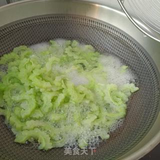 洋葱苦瓜炒蛋的做法步骤：4