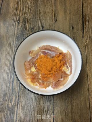 空气炸锅版烤鸡腿的做法步骤：2