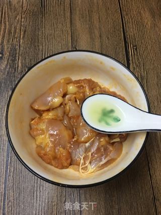 空气炸锅版烤鸡腿的做法步骤：4