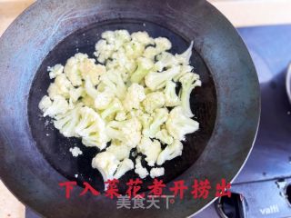 菜花炒肉片的做法步骤：3