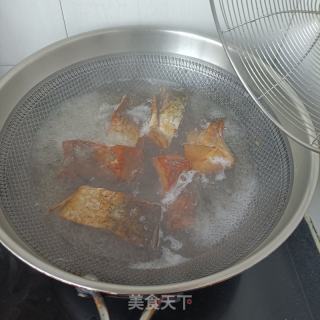 豇豆角炖腊鱼的做法步骤：3
