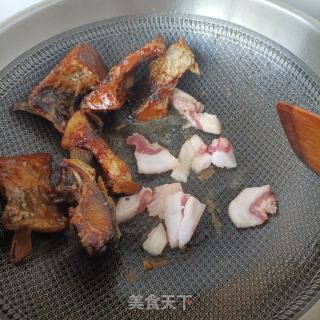 豇豆角炖腊鱼的做法步骤：8