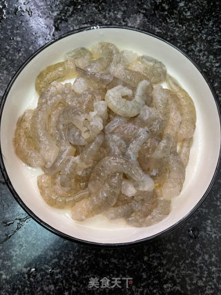 时蔬虾仁炒饭的做法步骤：1