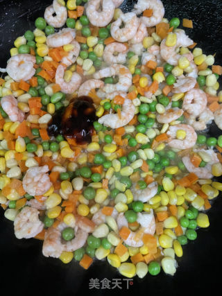 时蔬虾仁炒饭的做法步骤：9