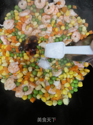 时蔬虾仁炒饭的做法步骤：10