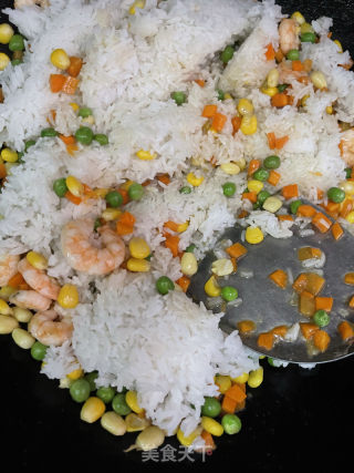 时蔬虾仁炒饭的做法步骤：12