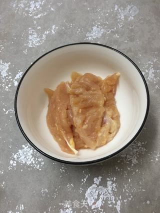 香煎鸡胸肉的做法步骤：1