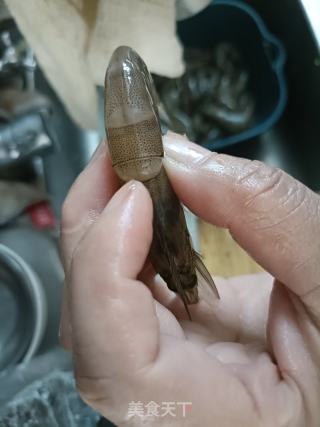 爆炒基围虾的做法步骤：2
