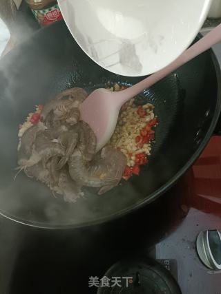 爆炒基围虾的做法步骤：5