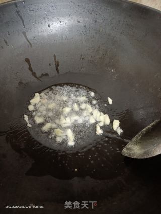 炒空心菜的做法步骤：1