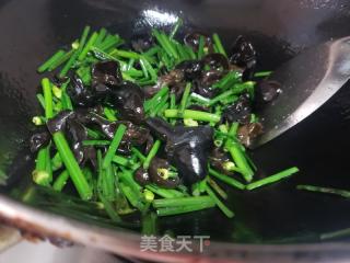 韭苔炒木耳的做法步骤：4