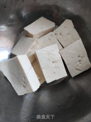 老豆腐炒韭菜花的做法步骤：2