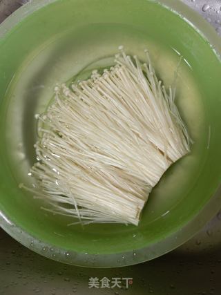 培根金针菇卷的做法步骤：1