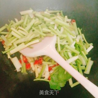 芹菜炒牛肉的做法步骤：6