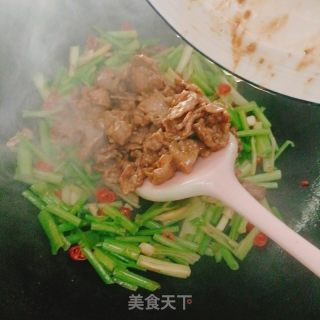 芹菜炒牛肉的做法步骤：7