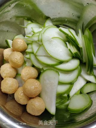 蒲瓜黄金蛋汤的做法步骤：1