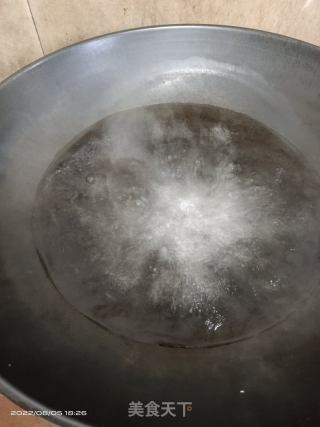蒲瓜黄金蛋汤的做法步骤：2