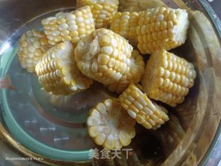 排骨胡萝卜玉米汤的做法步骤：2