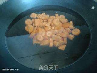 排骨胡萝卜玉米汤的做法步骤：3