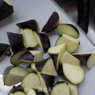 茄子烧腊鱼的做法步骤：2