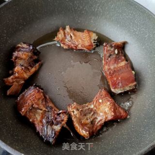 茄子烧腊鱼的做法步骤：4