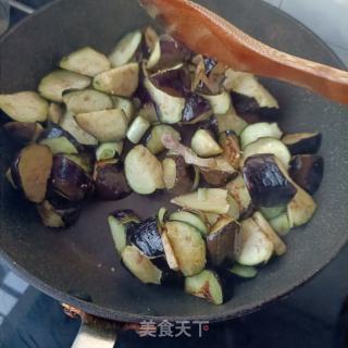 茄子烧腊鱼的做法步骤：7
