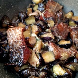 茄子烧腊鱼的做法步骤：10