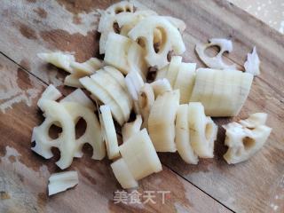 莲藕炒秋葵的做法步骤：2
