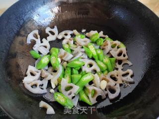 莲藕炒秋葵的做法步骤：8