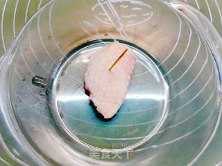 电饭煲版香辣鸡翅的做法步骤：2