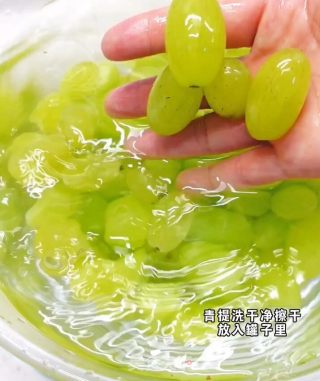 青提酒的酿制方法青提泡酒方法原来泡酒这么简单？的做法步骤：1