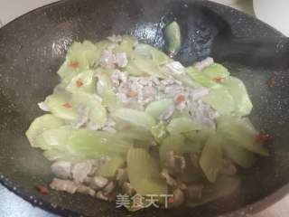 肉片炒莴笋的做法步骤：7