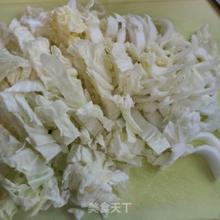 鸡蛋白菜汤年糕的做法步骤：2