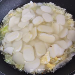 鸡蛋白菜汤年糕的做法步骤：6